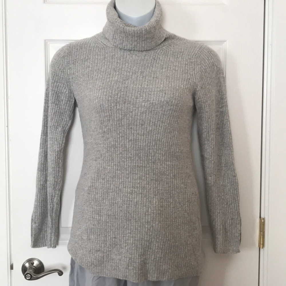 Banana Republic Gray Ribbed Turtleneck Sweater - Picture 2 of 7